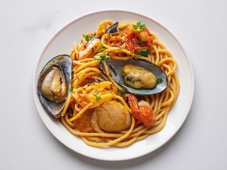 Удон з морепродуктами в соусі том ям