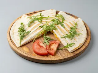 Мега сирна кесаділья (310г)