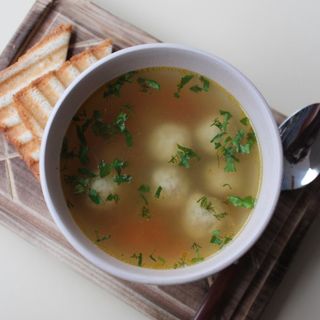 Бульйон з мітболами