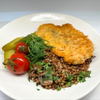 Куряча відбивна з гарніром на вибір