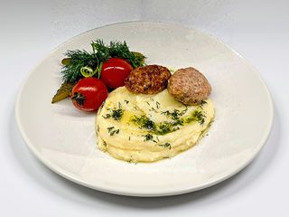 Котлети з індички з гарніром на вибір