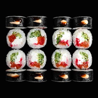 Футомакі з лососем 1+1 (220г+220г)