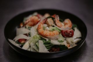 Цезар з королівськими креветками