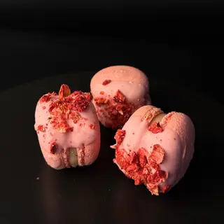Макарун полуничний