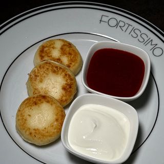 Сирники класичні зі сметаною