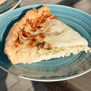 Кіш з лососем