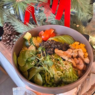 Боул з куркою та броколі