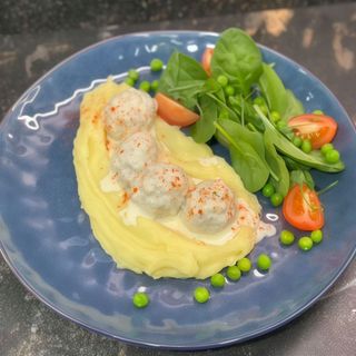 Мітболи з індички з картопляним пюре