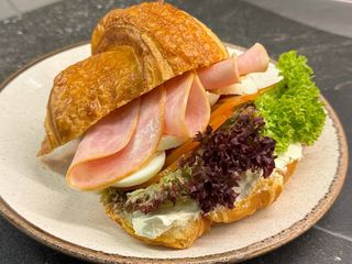 Круасан з шинкою