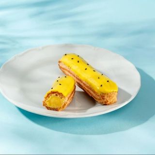 Еклер Манго-маракуя