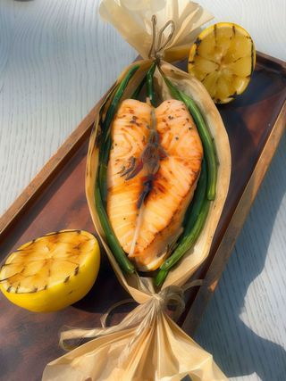 Стейк з лосося з печерицями та стручковою квасолею