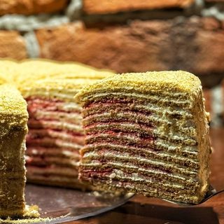 Медівник з малиновим конфі