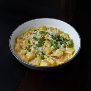 Ньокі в соусі чеддер