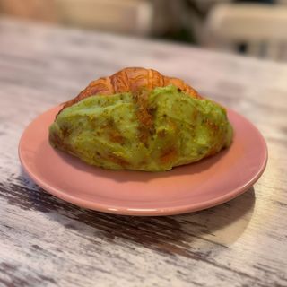 Круасан з фісташкою