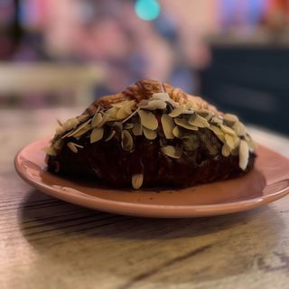 Круасан з шоколадом