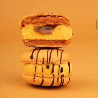 Макарон Обліпиха-пряна карамель