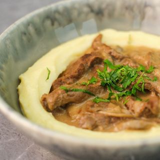 Бефстроганів з пюре