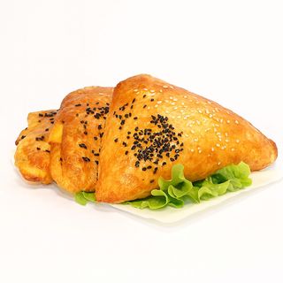 Слойка з куркою, сиром та помідорами (115г)