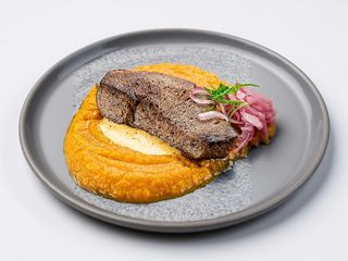 Стейк язика з пюре