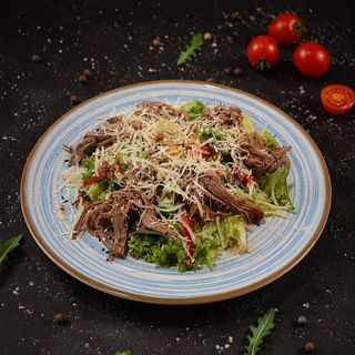 Салат із рваною яловичиною (260г)