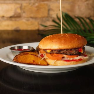 Чікен Бургер з картоплею по-селянськи (250/100 г)