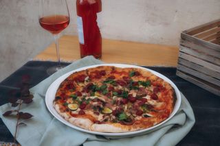 Піца Мисливські ковбаски (540г)