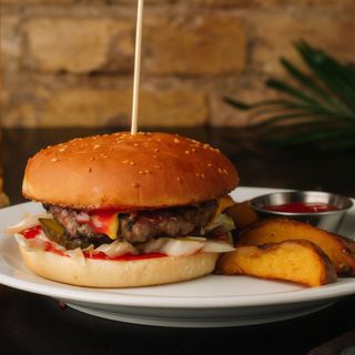 Біф Бургер з картоплею по-селянськи (250/100 г)