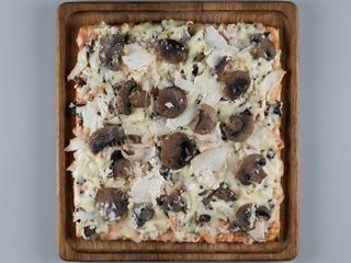 Піца курка і гриби