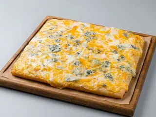Піца 4 Сири половина