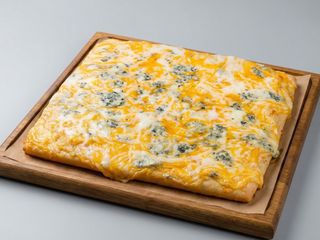 Піца 4 Сири половина