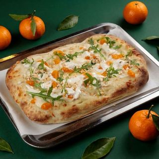 Піца зі страчателою та мандарином 515 г