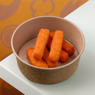 Сирні палички з соусом (120/30г)