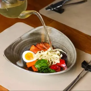 Домашній курячий бульйон з печеним перцем