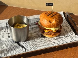 Бургер з рваною свининою