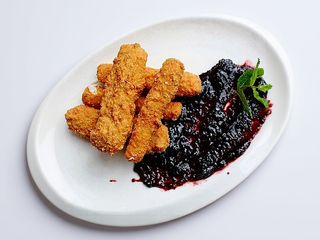 Смажена Моцарела з ягідним кюлі (250 г)