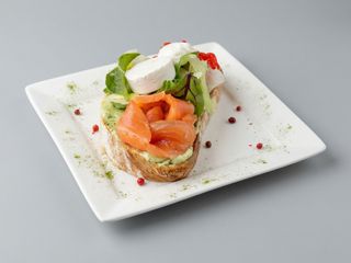 Брускети з лососем (200 г)