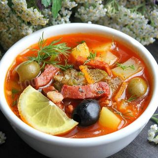 Солянка з копченостями 400г 