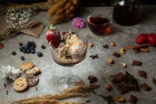 Морозиво асорті з шоколадом та горішками (200г)