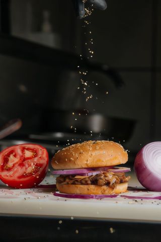 Бургер від шефа з рваною свининою