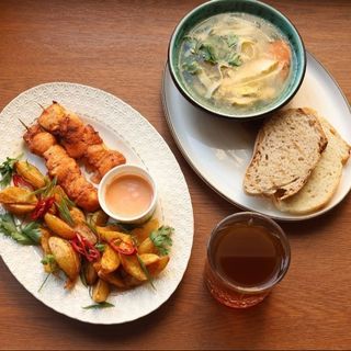 Курячий бульйон+печена картопля з курячим шашликом