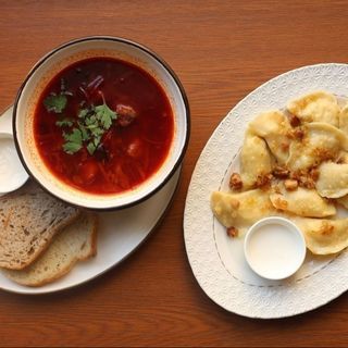 Вареники домашні з картоплею та беконом + борщ з реберцями