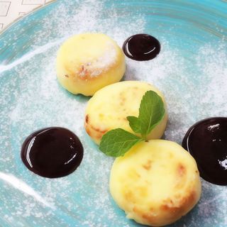 Сирники під ягідним соусом (150г)