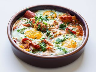 Шакшука з сосисками та овочами (240/20)