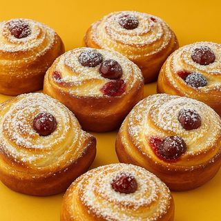 Сінабоні з вишнею та сиром (180 г)