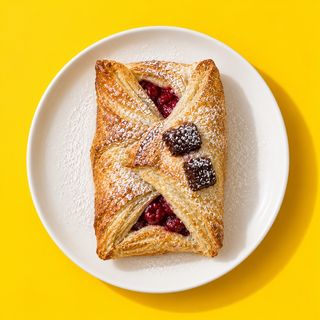 Слойка з малиною та шоколадом (210 г)