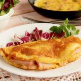 Омлет з шинкою та сиром зі свіжими овочами (200/30г)