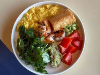 Збірний сніданок з креветками