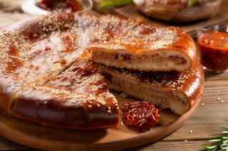 Пиріг з телятиною, в'яленими томатами та сиром Моцарела (830г)