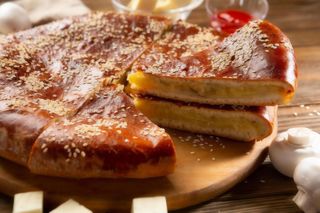 Пиріг з картоплею, грибами та сиром Моцарела (830г)