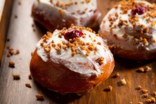 Равлик з вишнями (100г)